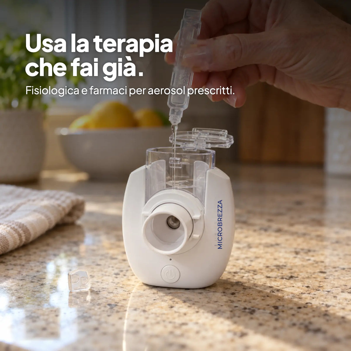 Versare la soluzione nella vaschetta di MicroBrezza